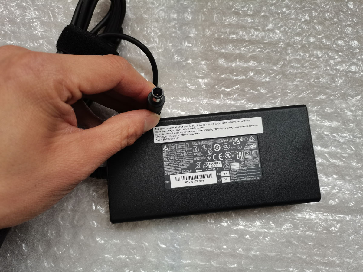 NUEVO Adaptador de CA Slim OEM - Pc Gaming Uk reseña y precio